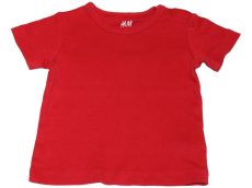 H&M, Piros póló