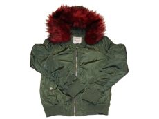 Girls United, Vörös szőrmés kabát