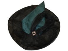 George, Tüllös boszorkány kalap